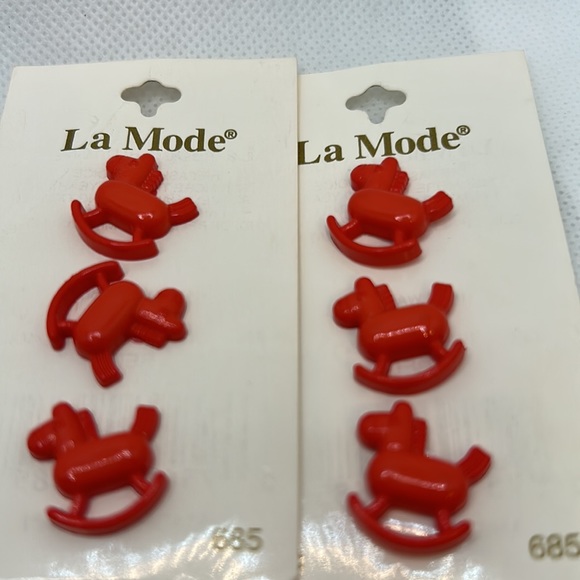 Buttons; vintage, red, pink, plastic, made in Japan and Thailand - Picture 6 of 6